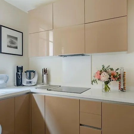 Eiffel Tower Center Apartment Paris